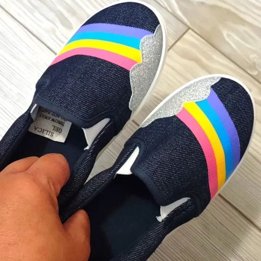 (19-3960)  K KomForme Toddler Slip on Canvas Sneakers Sz 1